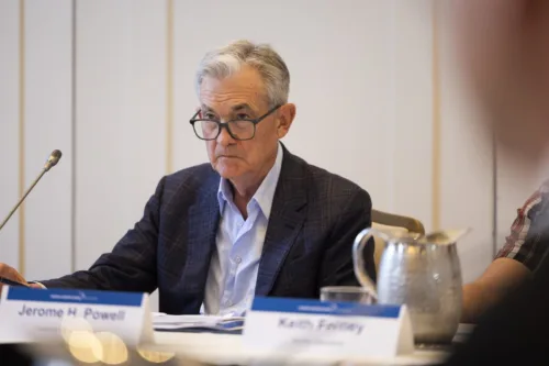 Feds charge 4 men with stealing 6 tons of dimes from a tractor-trailer leaving Philadelphia mint while the driver slept Feds charge 4 men with stealing 6 tons of dimes from a tractor-trailer leaving Philadelphia mint while the driver slept